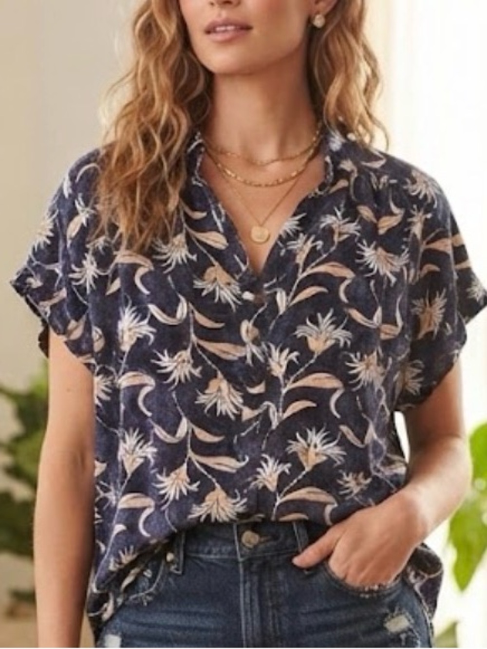 Urban Outfitters Navy Blue Floral Print Short Sleeve Button Down Top Blouse XS